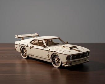 Jeff Gordon #24 Dupont Peanuts 50th Celebration Snoopy 1:24 Scale