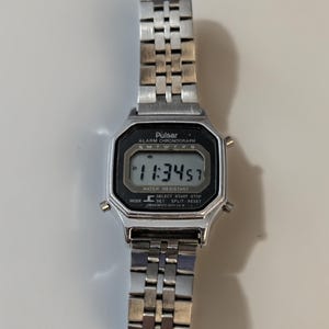 Pulsar タッチデジタル腕時計 シルバー Pulsar タッチデジタル腕時計 シルバー 時計史を変えた世界初のLED 式