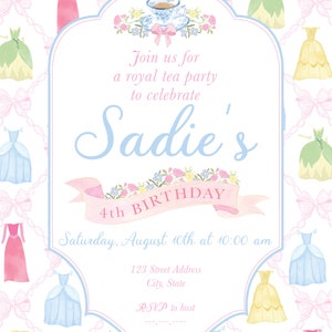 Puede incluir: Una invitaci&oacute;n de acuarela para una fiesta de t&eacute;, con un marco central que contiene texto y una ilustraci&oacute;n de taza de t&eacute;. La invitaci&oacute;n incluye el texto "Join us for a royal tea party to celebrate Sadie's 4th Birthday". El fondo tiene un patr&oacute;n de vestidos y lazos.