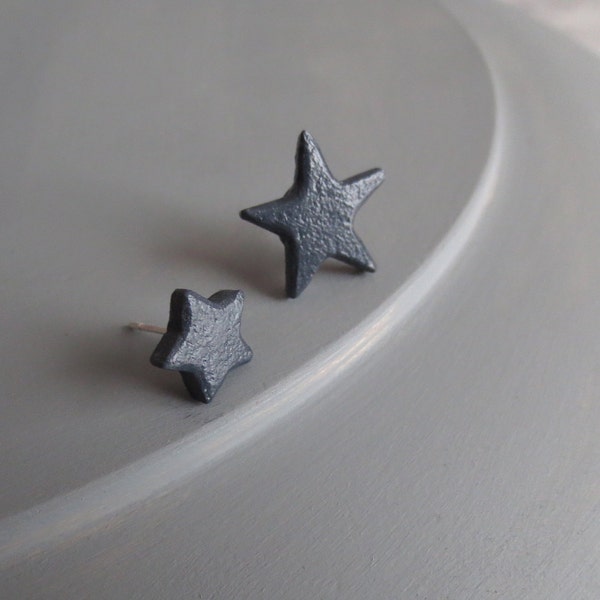 Nebula - Asymmetric Star Stud Earrings; Navy Matched / Mismatched Handmade Clay Post Earrings (Boucles Étoile; Sternohrringe) by InfinEight