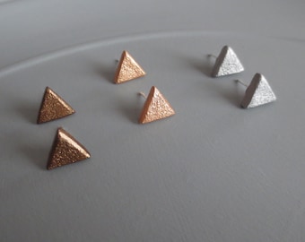 Apex - One Pair of Mini Triangle Earrings; Brass, Rose Gold or Silver Geo Clay Tiny Triangle Stud (Boucles / Dreieckohrringe) by InfinEight