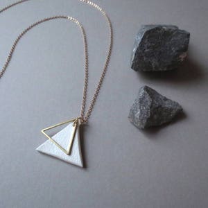 Wey - Long Clay & Gold Brass Triangle Necklace; Sculptural Modern Minimalist Contemporary (Collier Géo; Dreieckhalskette) by InfinEight
