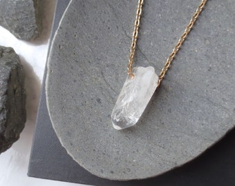 Eiger - Gold Großer Bergkristall Dolch Anhänger Choker Statement Minimalist Layering Halskette Schmuck (Collier oder) by InfinEight