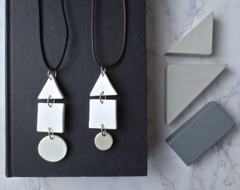 Itea - Lange minimalistische geometrische Anhänger Halskette; Dreieck Quadrat Kreis Tonanhänger an Lederband von InfinEight Schmuck von InfinEight