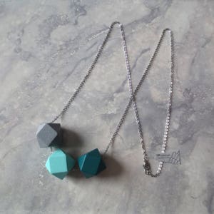 Quattorden - Long Green and Grey Silver Geometric Necklace and Handpainted Polyhedron Wood Bead Pendants (Collier Géo en Bois) by InfinEight