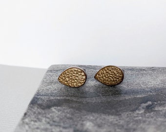 Dew - Tear Drop Tiny Brass Stud Earrings; Dark Gold Handmade Clay Small Geo; Geometric Posts (Boucles Laiton / Ohrstecker) by InfinEight