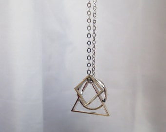 Konvex - Geometrische Silberkette mit Dreieck, Kreis und Quadrat Anhänger an Edelstahlkette (Collier Géométrique) von InfinEight
