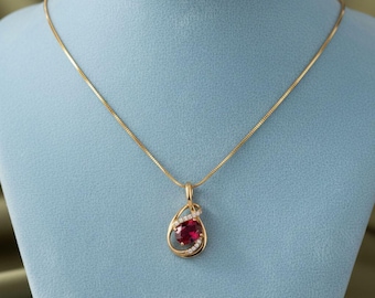 Naszyjnik z rubinem i diamentami w kolorze złota 18k, romantyczny prezent dla niej.