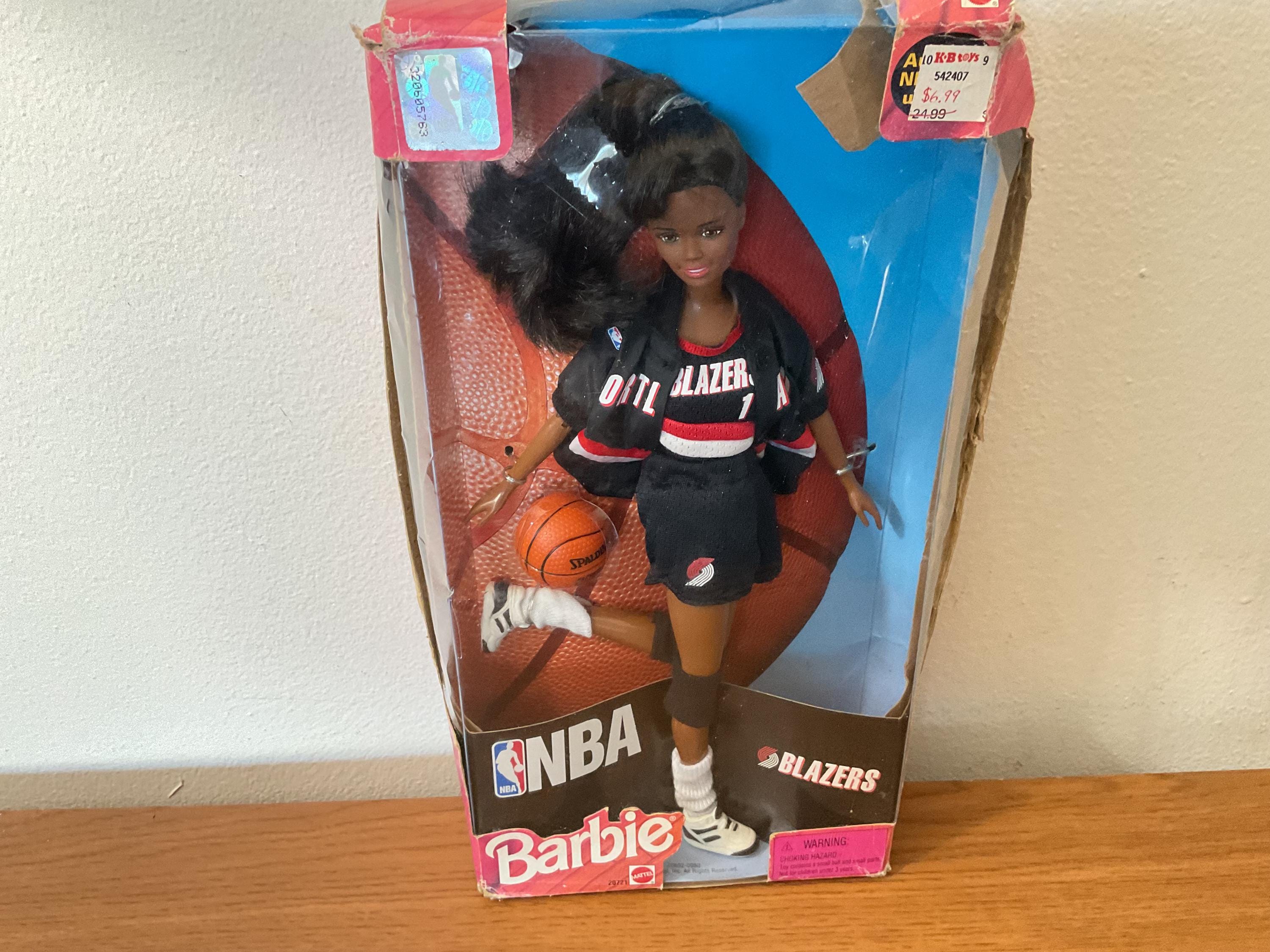 激レア‼️NBA  バービー人形　Barbie African American s-l400.jpg