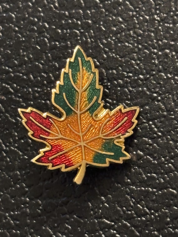 Vintage maple Leaf Brooch