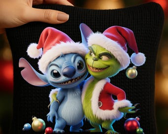 Grinch & Stitch Weihnachten PNG – Festliches Weihnachtsmannmützen-Duo, hyperrealistische Weihnachtsgrafik, transparenter Hintergrund
