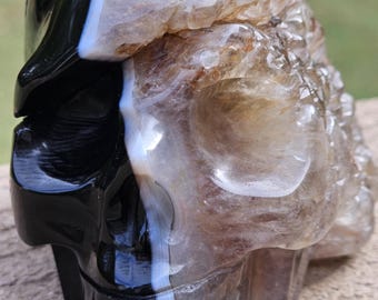 Calavera de cristal de ágata negra con cuarzo drusa natural (639 g)