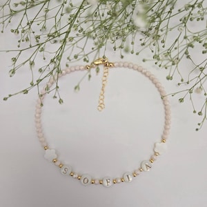 Anpassat namnhalsband för småbarn, pärlemorhalsband med bokstav för småbarn, halsband för små flickor, påskpresent till barn, födelsedagspresent