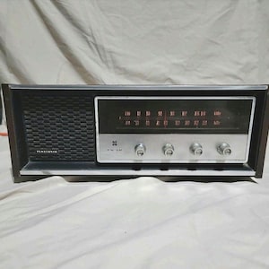Vintage Panasonic Radio: Solid State Wood Tabletop Model RE-7369