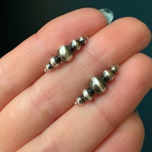 Kleine Navajo-oorbellen in parelstijl, sierlijke sterlingzilveren kralenoorbellen, draadoorbellen cadeau voor haar westerse sieraden kralen hangoorbellen