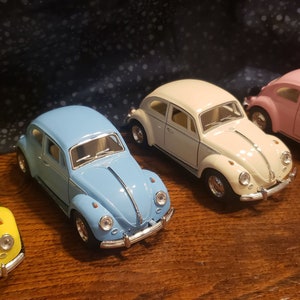 Retro 1967 Volkswagen beetle bug; choice of colors; scale 1:32; pullback action