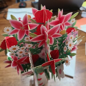 cartão pop-up; flores; cartão de felicitações; Dia das Mães, Dia dos Namorados