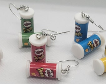 Pendientes con dije de Pringles