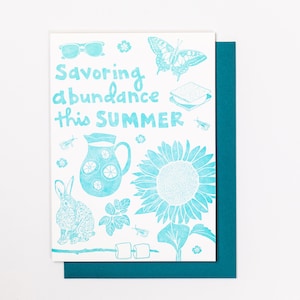 Saboreando la ABUNDANCIA este VERANO, Tarjeta de felicitación de temporada de verano impresa con letras, Girasol, Mariposa cola de golondrina, Smores, Diversión de verano, Turquesa