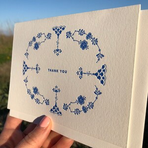 FURNIVALS BEDANKT Letterpress Groet, Handgemaakt Briefpapier, Denemarken Blauw, Royal Copenhagen, Chinoiserie Chic, Grandmillennial, Elegant afbeelding 5