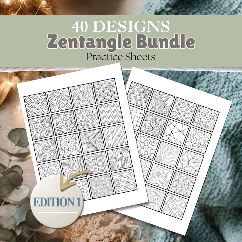 Peut inclure: Deux feuilles blanches d'exercices avec 40 motifs Zentangle. Chaque feuille pr&eacute;sente une grille de motifs noirs et blancs. Le haut de l'image indique "40 DESIGNS Zentangle Bundle Practice Sheets". Le coin inf&eacute;rieur gauche porte l'inscription "EDITION 1".