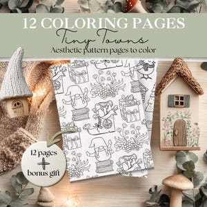 Könnte beinhalten: Ästhetisches Malbuch mit dem Titel "Tiny Towns" mit 12 Seiten und einem Bonusgeschenk. Das Cover zeigt eine Schwarz-Weiß-Illustration von Zwergen, Geschenken und Blumen. Dekorative Miniaturhäuser und ein Pilz sind ebenfalls vorhanden.