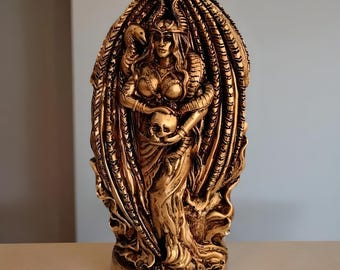 Standbeeld van Lilith: beeldje godin met bronsafwerking - gotisch interieur