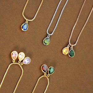 Collana con pietra portafortuna a goccia, collana personalizzata con più pietre portafortuna, collana con ciondolo personalizzato con pietra portafortuna, regalo di compleanno per lei, regalo per la mamma