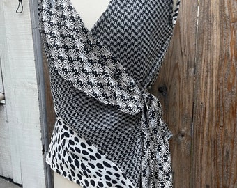 100 % silk black and white patchwork sleeveless wrap blouse with shawl collar and sash waist size XS-S