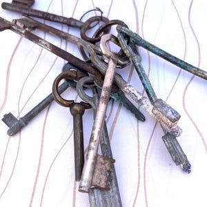 Veel vintage squelettes - alle soorten antieke voorwerpen voor ambachtelijke producten, steampunk-decoraties, sieraden en collecties