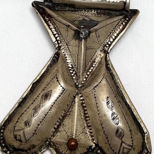 Antique Berber Moroccan Silver Amulet Pendant – Handcrafted Tribal Jewelry with Protective Amazigh Symbols – Ethnic Nomadic Talisman