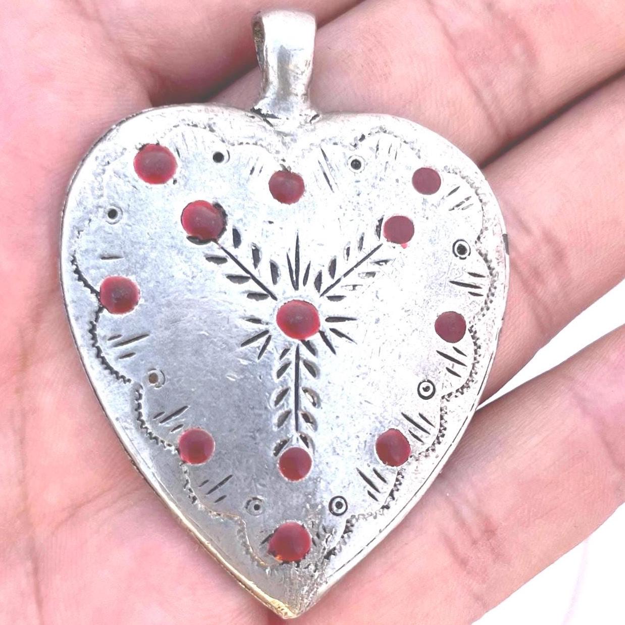 Pendentif Cœur Argenté 24x24 Mm - Bijou Fantaisie Sans Marque, Neuf Sans Emballage