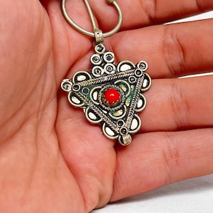 Antique Berber Moroccan Silver Amulet Pendant – Handcrafted Tribal Jewelry with Protective Amazigh Symbols – Ethnic Nomadic Talisman