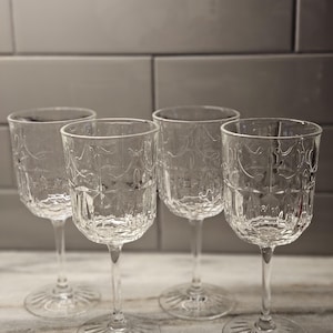 thick stemmed wine glasses Livogno Hammered Stem Drinkware