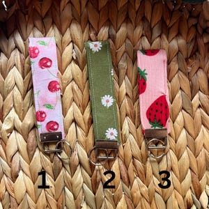 Handgemachte Stoff Schleife Schlüsselanhänger | Boho Schlüsselanhänger | Süßer Schlüsselanhänger | Geschenk für Sie | Zubehör für kleine Unternehmen