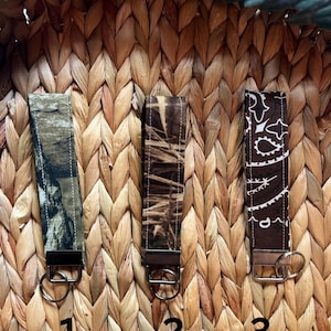 Handgemachte Stoff Schleife Schlüsselanhänger | Boho Schlüsselanhänger | Süßer Schlüsselanhänger | Geschenk für Sie | Zubehör für kleine Unternehmen