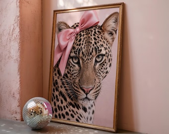 Arte de parede com estampa de leopardo e laço rosa, download para impressão.