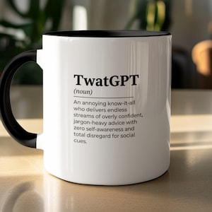 Może przedstawiać: Biały ceramiczny kubek z czarnym uchwytem i wnętrzem. Z przodu znajduje się czarny napis: TwatGPT (noun) An annoying know-it-all who delivers endless streams of overly confident, jargon-heavy advice with zero self-awareness and total disregard for social cues.
