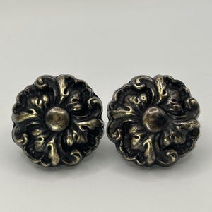 Pair of Ornate Floral Brass Drawer Knobs – Vintage Rosette Pulls – Heavyweight