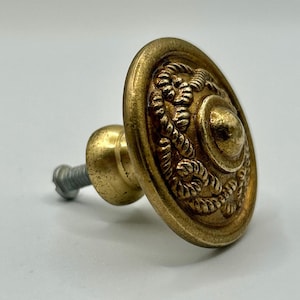 Pomo de latón vintage para gabinete con detalle de cuerda – Tirador redondo ornamentado para cajón – Roscado