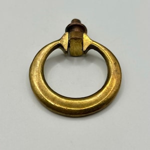 Tirador de anilla vintage de latón macizo – Tirador de anilla antiguo para cajón – Herraje roscado para gabinete