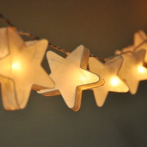 Lumières de fées Fait à la main Papier de mûrier blanc Stars Lanternes Guirlande pour la décoration de fête de mariage, lumières de fées image 2