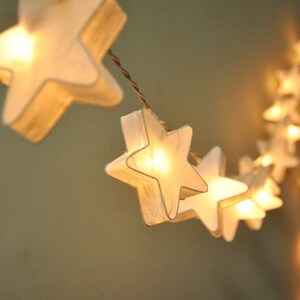 Lumières de fées Fait à la main Papier de mûrier blanc Stars Lanternes Guirlande pour la décoration de fête de mariage, lumières de fées image 3