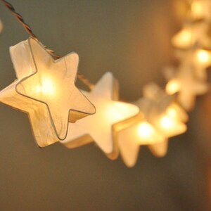 Lumières de fées Fait à la main Papier de mûrier blanc Stars Lanternes Guirlande pour la décoration de fête de mariage, lumières de fées image 4