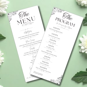 Könnte beinhalten: Zwei elegante weiße Eventprogramme und Menüs mit schwarzem Text und floralen Eckdesigns. Das Menü listet Vorspeisen, Hauptgerichte und Desserts auf. Das Programm umreißt den Ablauf des Abends, einschließlich Abendessen und Spiele.