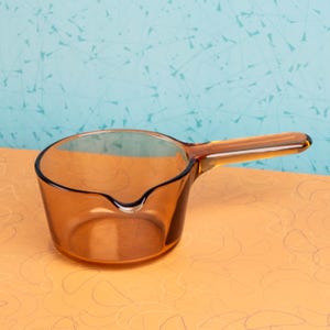 Olla de vidrio ámbar Pyrex Corning Vision vintage de 0,7 L con boquilla para verter / Utensilios de cocina de mediados de siglo