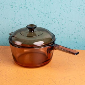 Olla de vidrio ámbar Pyrex Corning Vision de 2,5 L de estilo vintage con tapa Pyrex V-2.5-C / Utensilios de cocina de mediados de siglo