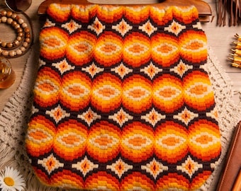 Vintage 70s crochet handbag – Psychedelic orange-brown boho hippie bag – Handmade retro bag with wooden handles – Unique accessory