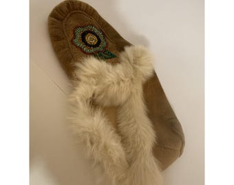 Vintage Beaded Moccasin Slippers Rabbit Fur Trim Suede Womens 7