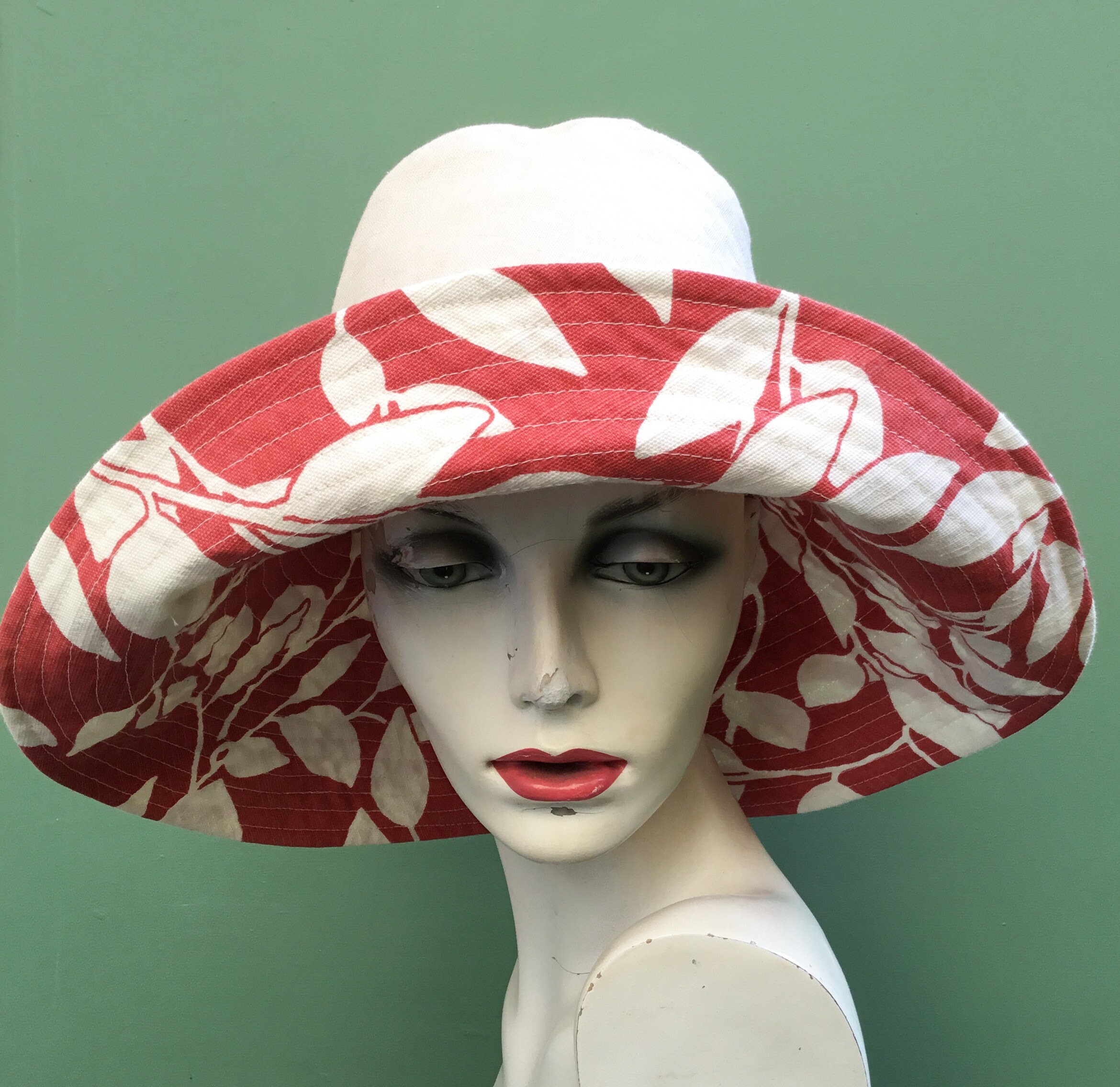Cotton & Linen Wide Brim Hat in Reversible Red
